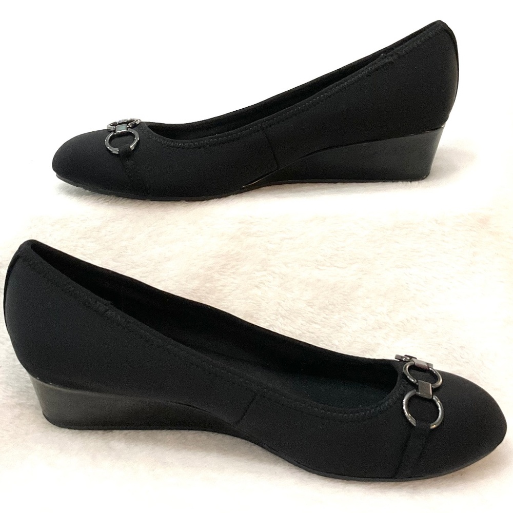 Bandolino Tuvonna Black Slip On Canvas and Patent Leather Wedge Heels Sz 8.5M - Picture 2 of 12